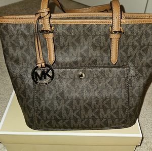 Michael Kors Voyager Medium Sized Signature Tote Bag. Excellent condition.